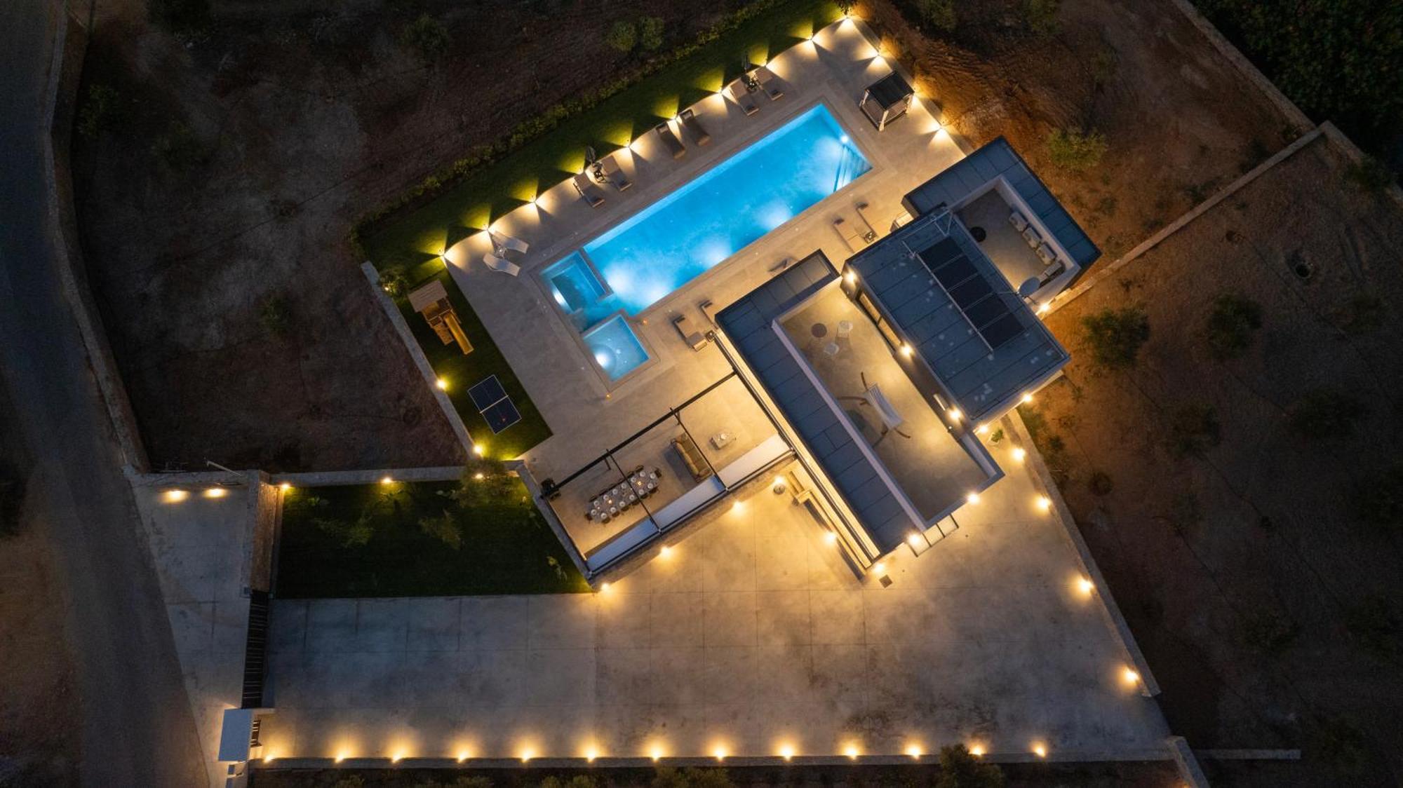 Omnia Luxury Villa, 100M2 Pool, Whirlpool & Gym, By Thinkvilla Prinos  Exterior photo